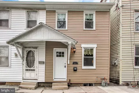 21 Girard Ave, Middletown, PA 17057