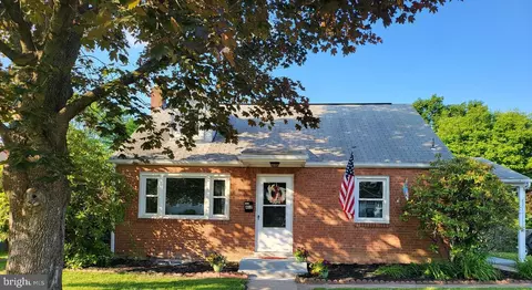 412 Fishburn St, Harrisburg, PA 17109