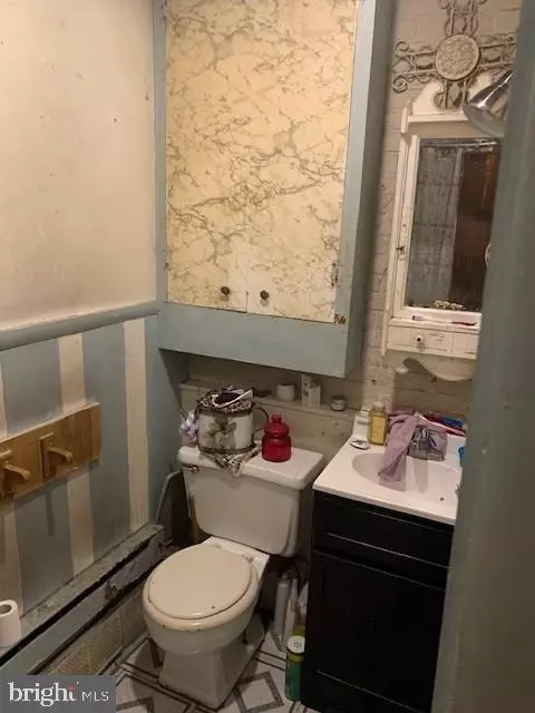 Bath - 1926 Paxton St, Harrisburg, PA 17104 photo 1 of 3