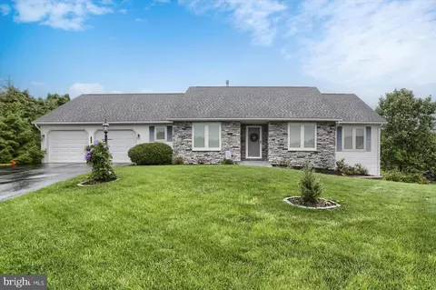 5823 Barnsley Dr, Harrisburg, PA 17111