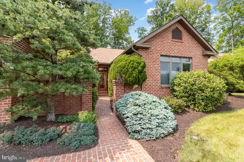 4051 Greystone Dr, Harrisburg, PA 17112