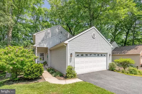 6122 Summit Pointe Dr, Harrisburg, PA 17111