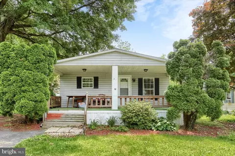 12 Midland Dr, Millersburg, PA 17061