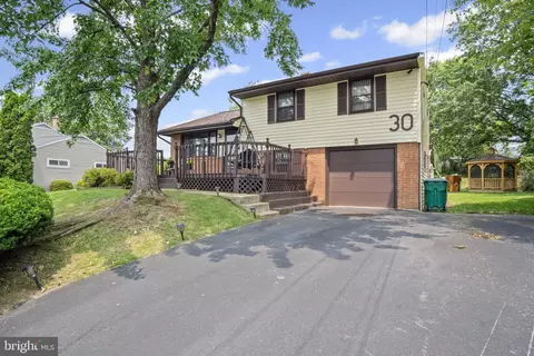 30 Judy Ln, Harrisburg, PA 17112