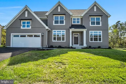 4488 Continental Dr, Harrisburg, PA 17112