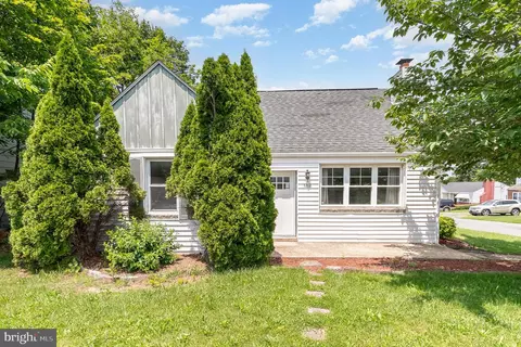 5212 Locust Ln, Harrisburg, PA 17109