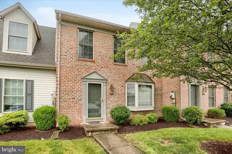 439 Waverly Woods Dr, Harrisburg, PA 17110