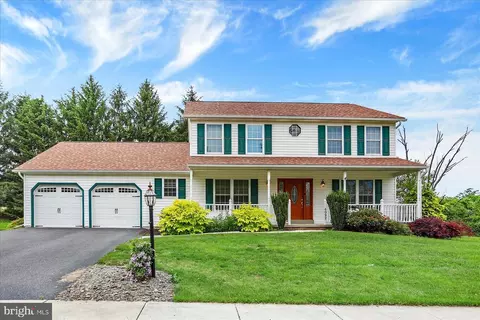6092 Mayfair Dr, Harrisburg, PA 17112