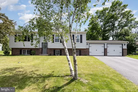5071 Carrollton Dr, Harrisburg, PA 17112