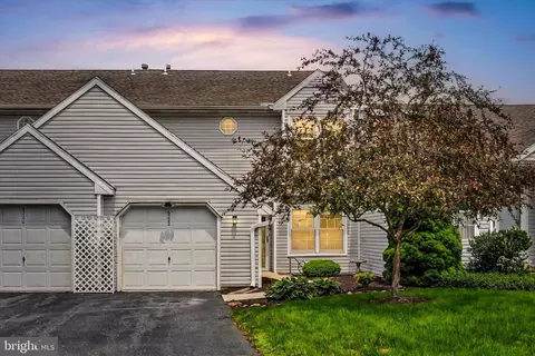 6222 Spring Knoll Dr, Harrisburg, PA 17111