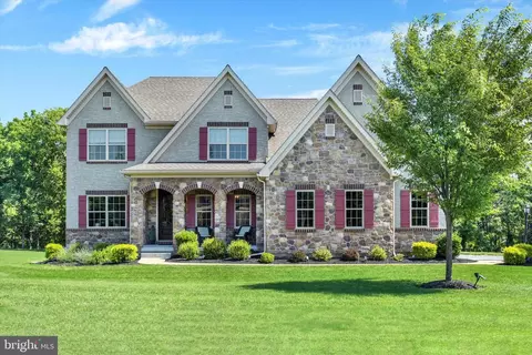 7053 Creek Crossing Dr, Harrisburg, PA 17111