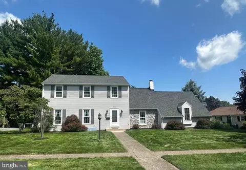 933 Greenlea Rd, Hershey, PA 17033