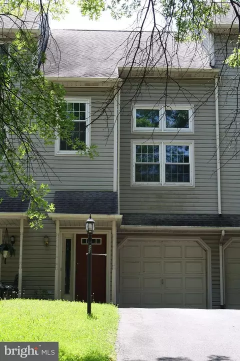 8553 Adams Ct, Hummelstown, PA 17036