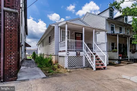 390 S 2nd St, Steelton, PA 17113