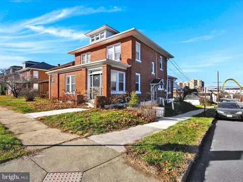 201 W Granada Ave, Hershey, PA 17033