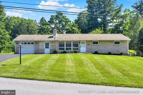 4309 Long Dr, Harrisburg, PA 17112