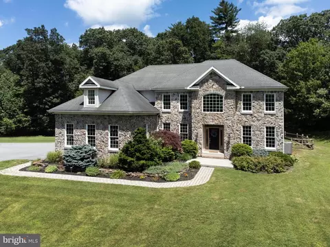 6960 Fishing Creek Valley Rd, Harrisburg, PA 17112