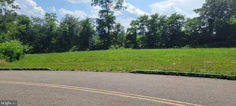 73 Oak Ave, Halifax, PA 17032