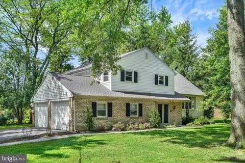 1411 Montfort Dr, Harrisburg, PA 17110
