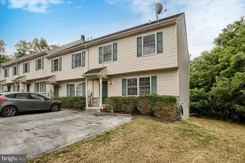 1690 Lakeside Dr, Middletown, PA 17057