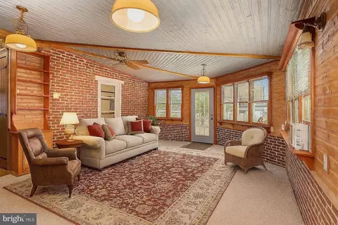 407 E Derry Rd, Hershey, PA 17033 photo 5