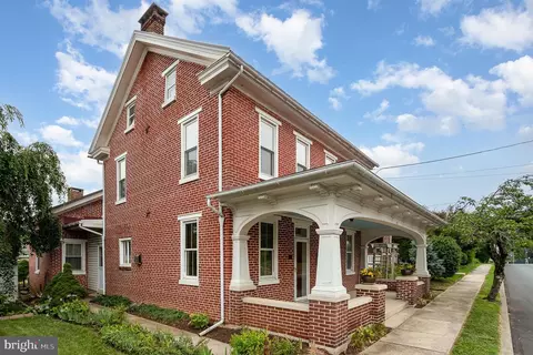 407 E Derry Rd, Hershey, PA 17033