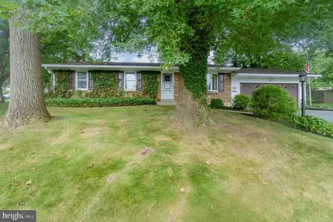 437 Vesta Dr, Dauphin, PA 17018