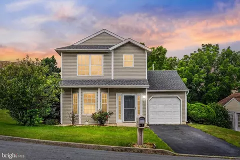 6262 S Highlands Cir, Harrisburg, PA 17111