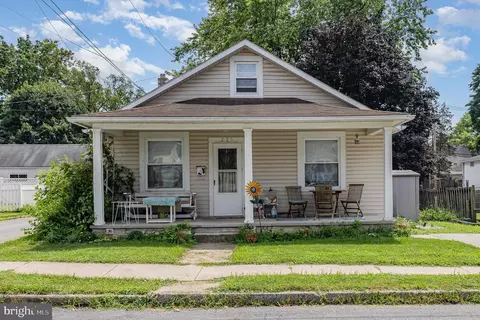 225 E 2nd St, Hummelstown, PA 17036