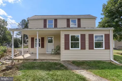 218 N Railroad St, Hummelstown, PA 17036