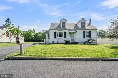 50 Peach Ave, Hershey, PA 17033