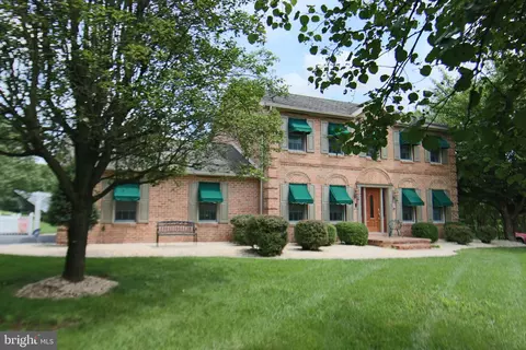 36 Oakshire Dr, Hummelstown, PA 17036