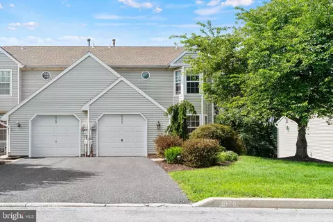 6170 Spring Knoll Dr, Harrisburg, PA 17111