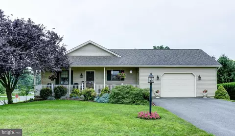 111 Sanjo Dr, Grantville, PA 17028