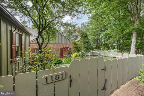 1181 Wicklow Ct, Hummelstown, PA 17036