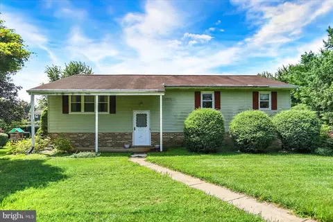15 Parkside Dr, Hummelstown, PA 17036