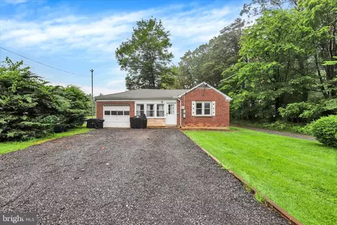 7712 Appleby Rd, Harrisburg, PA 17112