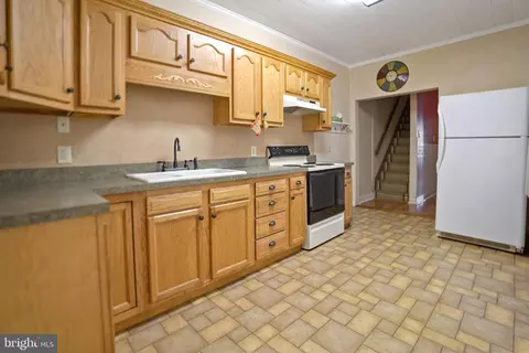 1527 12 Derry St, Harrisburg, PA 17104