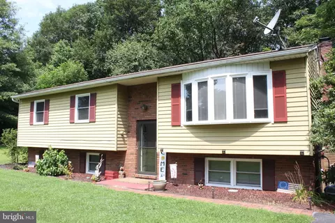1780 Sunnyhill Ln, Dauphin, PA 17018