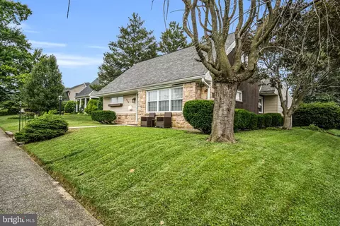 520 W Caracas Ave, Hershey, PA 17033