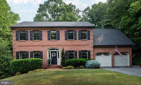 751 Zermatt Dr, Hummelstown, PA 17036