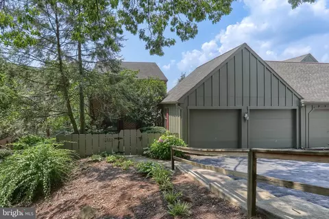 1203 Galway Ct, Hummelstown, PA 17036