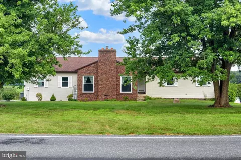 8806 Devonshire Heights Rd, Hummelstown, PA 17036