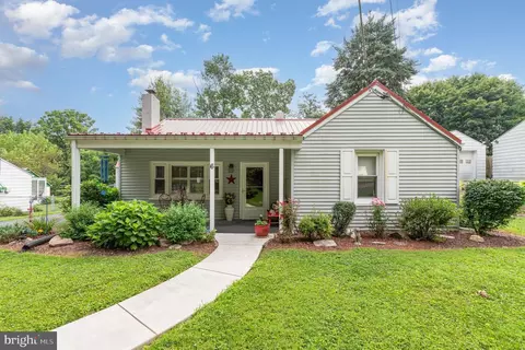 6 Pearl St, Harrisburg, PA 17109