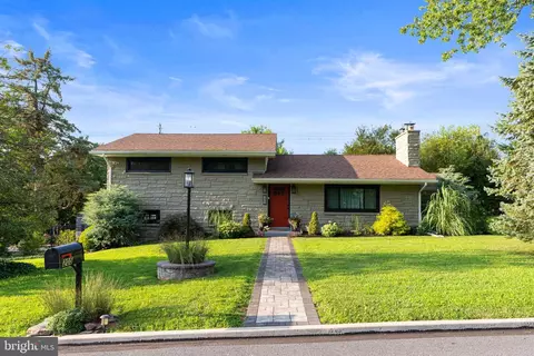 205 E Glenn Rd, Hershey, PA 17033