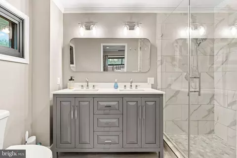 Bath - 205 E Glenn Rd, Hershey, PA 17033 photo 1 of 4