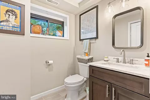 Bath - 205 E Glenn Rd, Hershey, PA 17033 photo 4 of 4