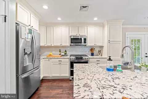 Kitchen - 205 E Glenn Rd, Hershey, PA 17033 photo 4 of 6