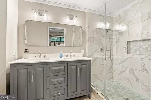 Bath - 205 E Glenn Rd, Hershey, PA 17033 photo 2 of 4
