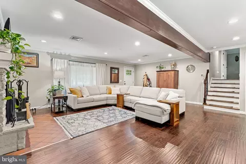 Entry Way - 205 E Glenn Rd, Hershey, PA 17033 photo 2 of 4